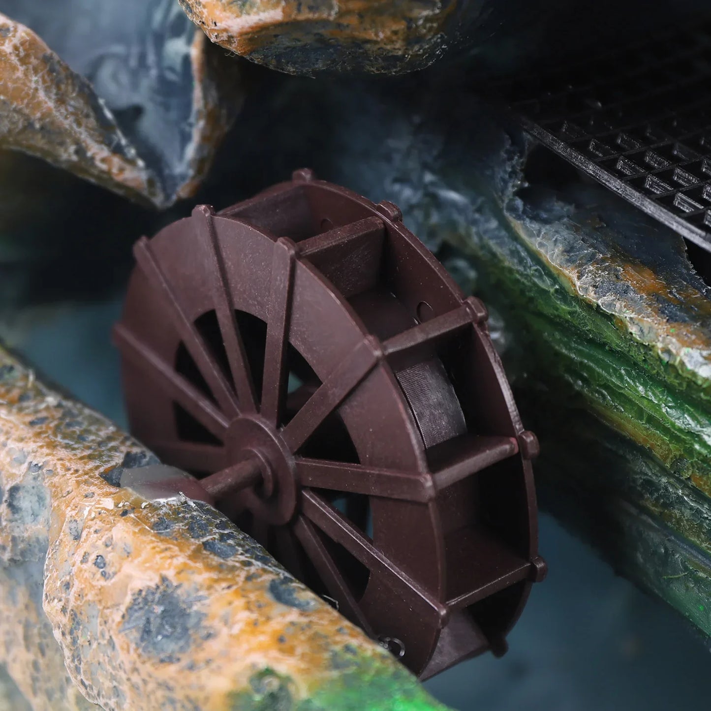 Fontanna stołowa z wodospadem, dekoracja